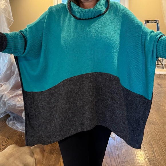 LOMBAGGI KNITWEAR SWEATER PONCHO - Picture 12 of 13